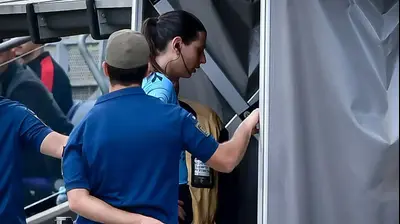 השופטת ספיר ברמן בעמדת ה-VAR. אריאל שלום