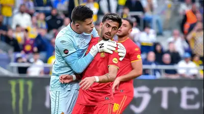 שחקני מ.ס. אשדוד, נהוראי דבוש, קרול ניימצ'יצקי. אריאל שלום