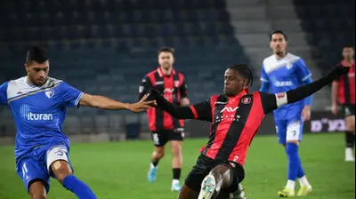 אווקה אשטה, הפועל ירושלים מול עירוני קרית שמונה. ברני ארדוב