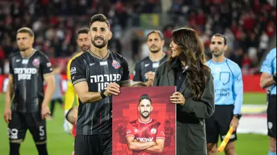 אלונה ברקת בעלים הפועל באר שבע עם אלון תורג'מן שחקן הפועל חיפה. קובי אליהו