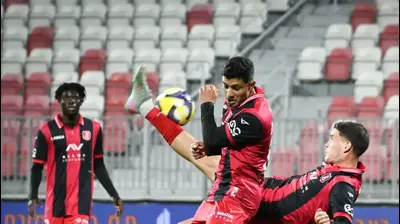 אוהד אלמגור שחקן הפועל ירושלים נגד בני ריינה. הפועל ירושלים,אתר רשמי