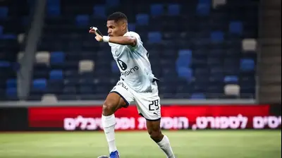 שחקן מכבי תל אביב הליו וארלה. האתר הרשמי של מכבי תל אביב,אתר רשמי