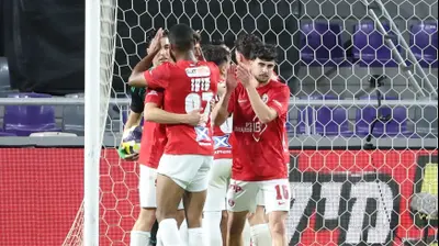 שחקני הפועל תל אביב חוגגים. דני מרון