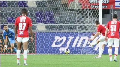 סתיו טוריאל, שחקן הפועל תל אביב מבקיע נגד מכבי חיפה. דני מרון