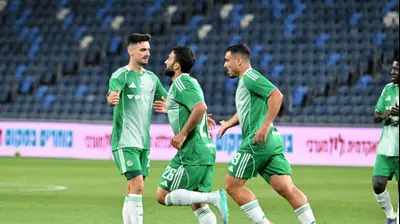 איתן אזולאי, מיכאל אוחנה, ילה בטאי שחקני מכבי חיפה חוגגים. מכבי חיפה,אתר רשמי