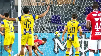 שחקן הפועל באר שבע, אליאל פרץ, כובש מול מכבי תל אביב. קובי אליהו