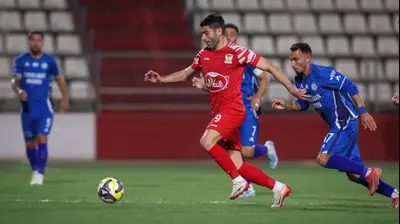 ארתור מירניאן שחקן בני סכנין לפני דניאל גולאני שחקן עירוני טבריה. מאור אלקסלסי