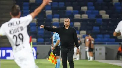 חיים סילבס מאמן הפועל חיפה. קובי אליהו