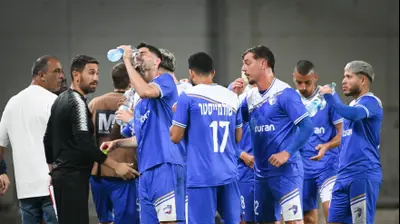 שחקני עירוני קרית שמונה חוגגים. ברני ארדוב