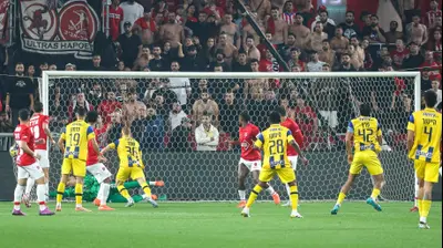 דור פרץ, מכבי תל אביב, כובש מול הפועל תל אביב. קובי אליהו