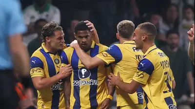 שחקני מכבי תל אביב חוגגים עם הליו וארלה. מאור אלקסלסי