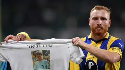 עידו שחר שחקן מכבי תל אביב מקדיש שער לזכר עידו דניאל. מאור אלקסלסי