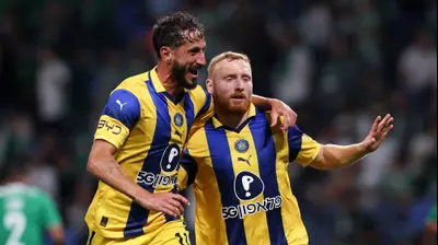 עידו שחר, שגיב יחזקאל שחקני מכבי תל אביב חוגגים. מאור אלקסלסי