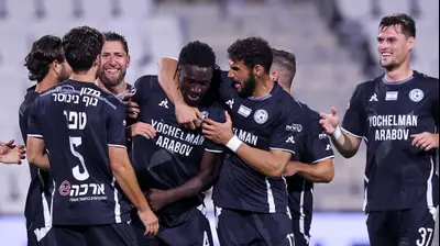 שחקני עירוני טבריה חוגגים עם סמביניה. מאור אלקסלסי