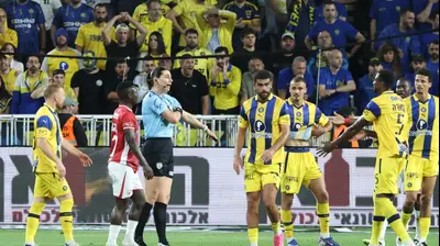 השופטת ספיר ברמן במשחק בין מכבי תל אביב להפועל באר שבע. דני מרון