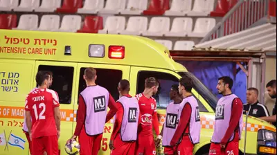 שחקני בני סכנין ליד האמבלונס בדוחא במשחק מול מ.ס. אשדוד. מאור אלקסלסי