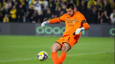 עומר כץ שוער הפועל פתח תקוה. קובי אליהו