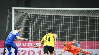 אדריאן אוגריסה מול ניב אנטמן, קרית שמונה מול מכבי נתניה. ברני ארדוב