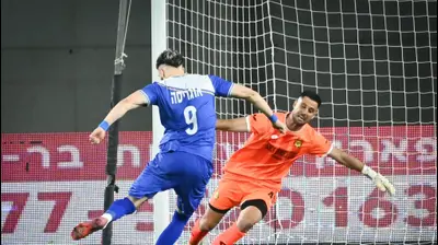 אדריאן אוגריסה מול ניב אנטמן, קרית שמונה מול מכבי נתניה. ברני ארדוב