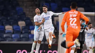 ירין סוויסה שחקן עירוני טבריה חוגג עם גיא חדידה. מאור אלקסלסי