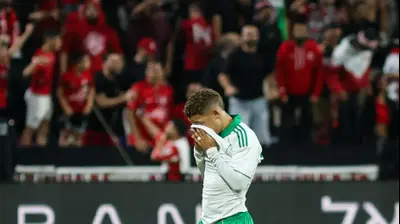 מנואל בנסון שחקן מכבי חיפה מאוכזב. קובי אליהו