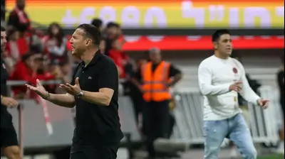 ברק בכר מאמן מכבי חיפה. קובי אליהו