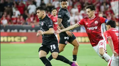 לויזוס לויזו שחקן הפועל תל אביב לפני הלדר לופס שחקן הפועל באר שבע. קובי אליהו