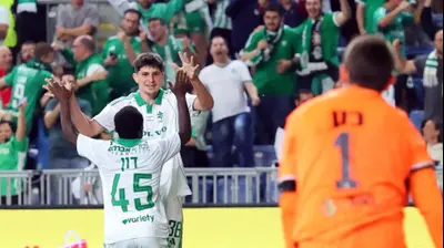 אדם גרימברג עם סדריק דון שחקני מכבי חיפה. אודי ציטיאט