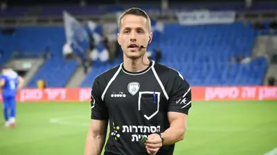 יוני קלז שופט כדורגל. ברני ארדוב