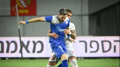 אדריאן אוגריסה שחקן עירוני קרית שמונה לפני דריו ז'ופאריץ' שחקן הפועל חיפה. ברני ארדוב