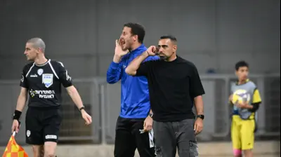 ירין איבגי עוזר מאמן הפועל חיפה עם רן קדוש מאמן השוערים. ברני ארדוב