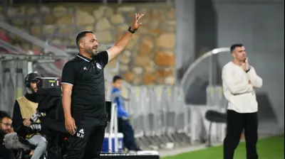 מנו הרוניאן עוזר מאמן עירוני קרית שמונה. ברני ארדוב