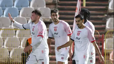 שחקני הפועל ירושלים חוגגים עם מתן חוזז. דני מרון