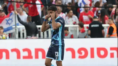 אופיר דוידזאדה שחקן הפועל באר שבע חוגג שער. דני מרון