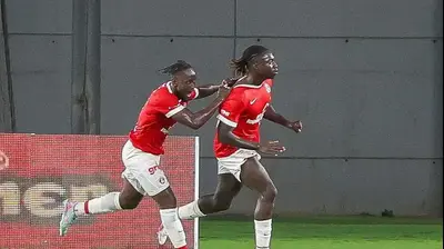 שחקני הפועל תל אביב, דניאל דאפה, עמנואל בואטנג. קובי אליהו