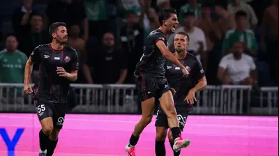 יעד גונן שחקן הפועל חיפה חוגג שער. מאור אלקסלסי