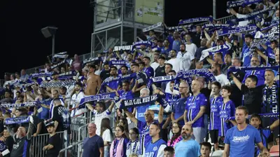 אוהדי הפועל פתח תקוה במפגש עם עירוני טבריה. דני מרון