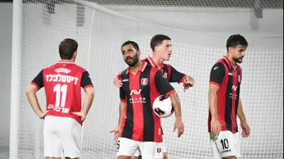 שחקני הפועל ירושלים מאוכזבים, עידן כהן במרכז. ברני ארדוב