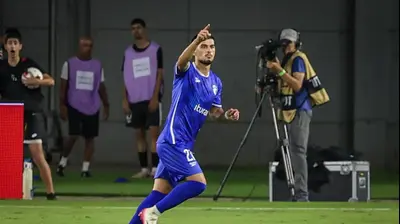 רופאט עבדולזאדה שחקן עירוני קרית שמונה חוגג שער. קובי אליהו