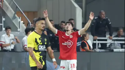 שחקן הפועל תל רועי אלקוקין. דני מרון