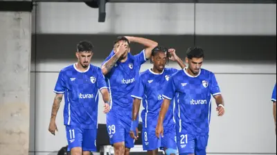 שחקני עירוני קרית שמונה, רופאט עבדולזאדה (21), טאלס קוסטה (8), ניב גבאי (39), שי סבח (11). ברני ארדוב
