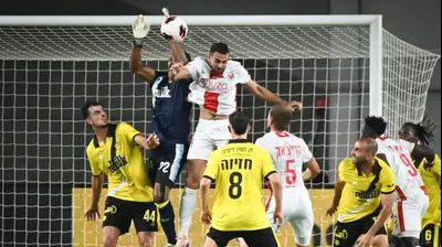 סמואל סילבה שוער מכבי נתניה מול הפועל חיפה. ברני ארדוב