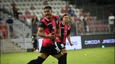 נדים וראסנה שחקן הפועל ירושלים חוגג מול עירוני טבריה. ברני ארדוב