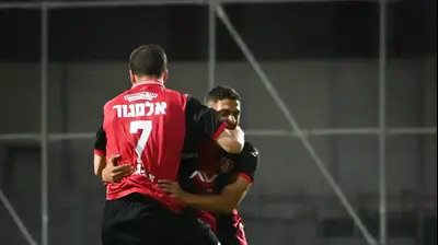 שחקני הפועל ירושלים חוגגים מול עירוני טבריה. ברני ארדוב
