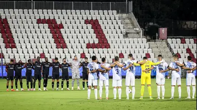 שחקני הפועל באר שבע, עירוני טבריה עומדים דקות דומיה. קובי אליהו