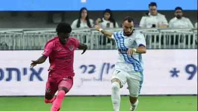 זיו מורגן מול דגלאס אווסו, עירוני טבריה מול הפועל תל אביב. דני מרון