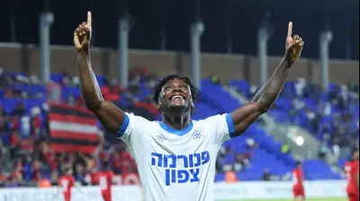 חוסה קורטס שחקן מכבי פתח תקוה חוגג שער. אודי ציטיאט