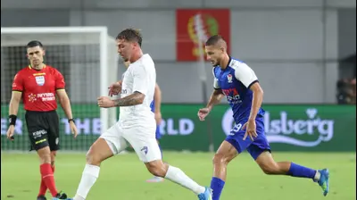 שי בן דוד שחקן עירוני קרית שמונה לפני אחמד סלמן שחקן בני סכנין. דני מרון