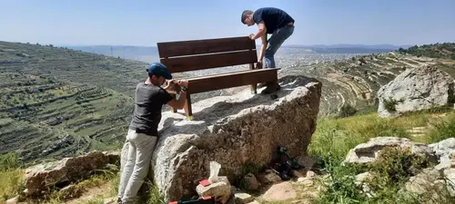 ספסלים-בדרך-האבות-התקנה