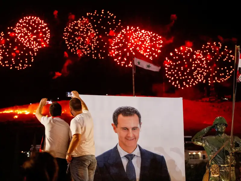 סעודות ומסיבות על יאכטות: חיי הפאר של משפחת אסד בגלות